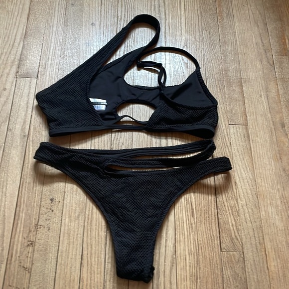 NWOT Fashion Nova cut out bikini size medium - Picture 4 of 5